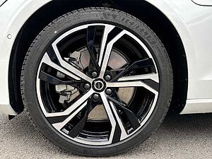 Volvo  Recharge T6 AWD Plus Dark Plug-In Hybrid 19''  StandHZG Leder digitales Cockpit