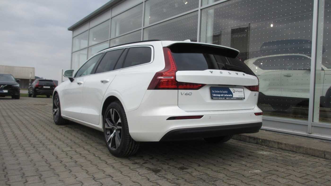Volvo  B4 FWD Core +ACC+BLIS+H/K+LEDER+E-Sitze+LHZ+