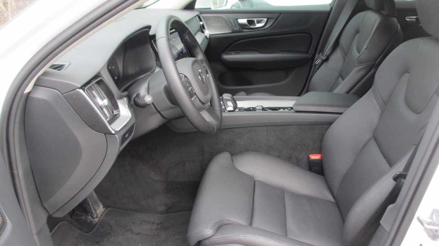 Volvo  B4 FWD Core +ACC+BLIS+H/K+LEDER+E-Sitze+LHZ+
