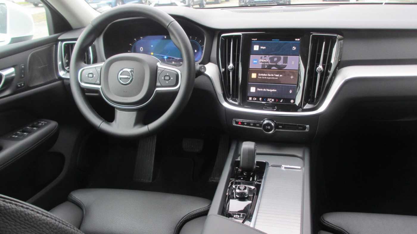 Volvo  B4 FWD Core +ACC+BLIS+H/K+LEDER+E-Sitze+LHZ+