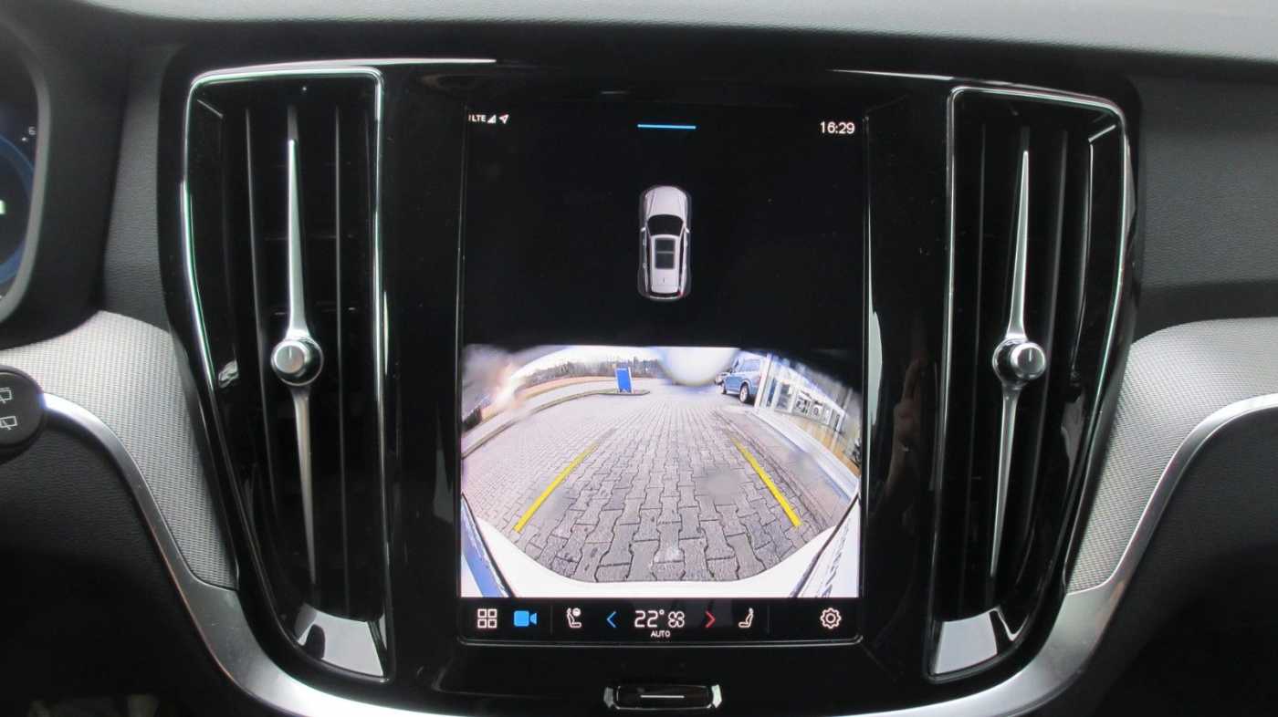 Volvo  B4 FWD Core +ACC+BLIS+H/K+LEDER+E-Sitze+LHZ+