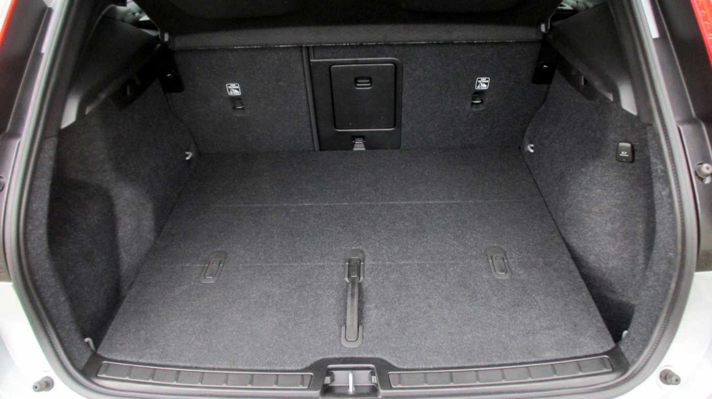 Volvo  B3 Plus Dark 2WD +LEDER+PANO+360°+PIXEL+AHK