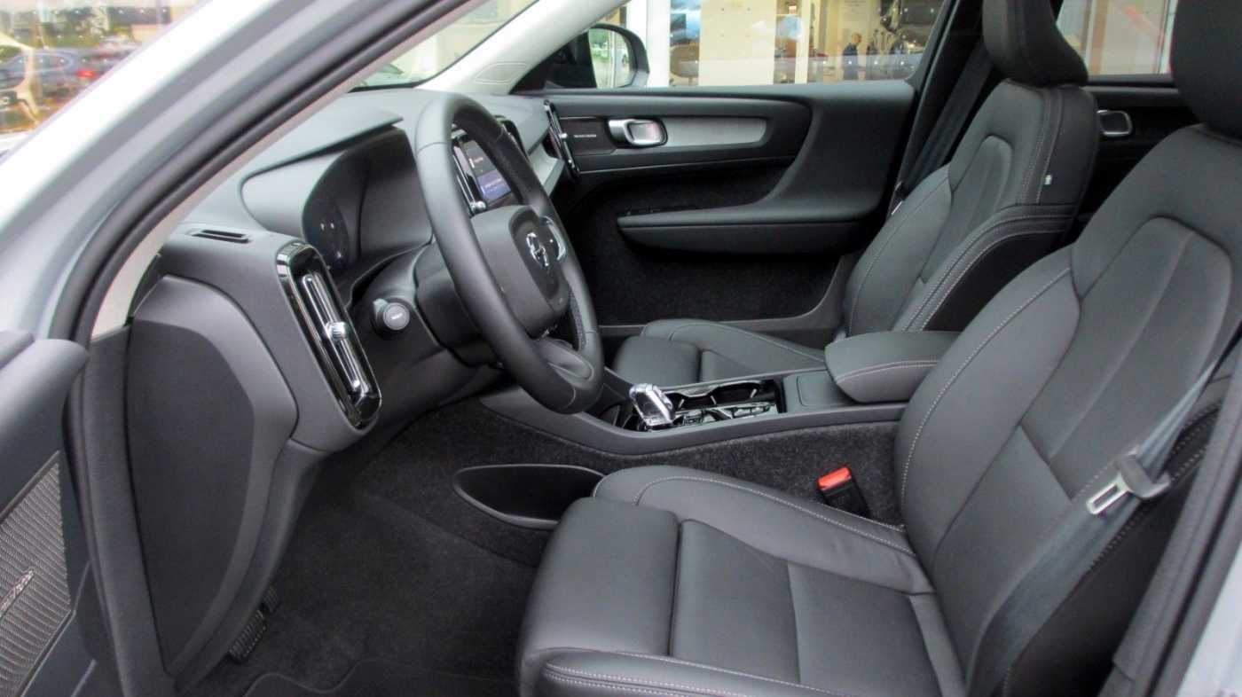 Volvo  B3 Plus Dark 2WD +LEDER+PANO+360°+PIXEL+AHK