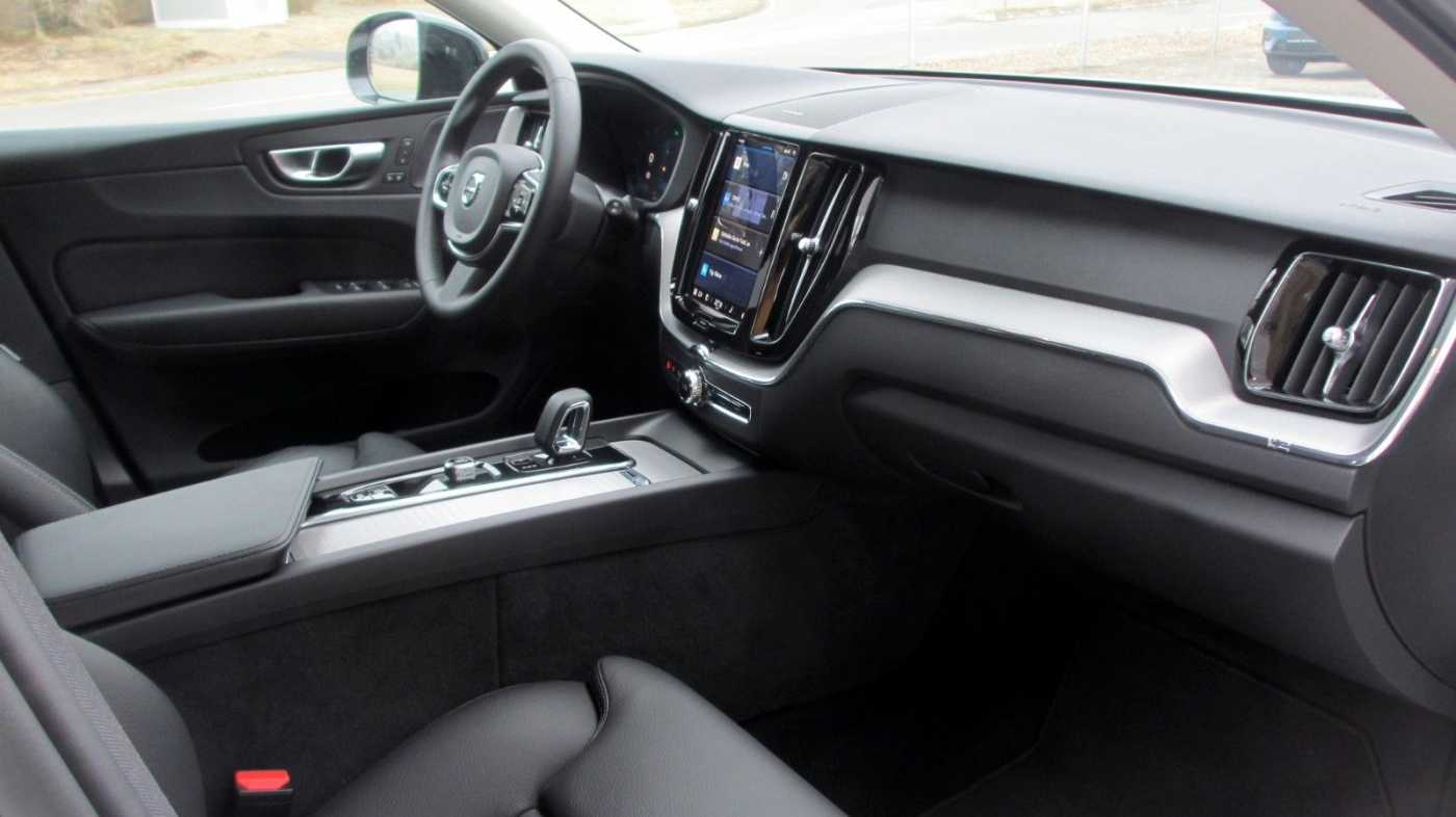 Volvo  B4 D AWD Plus Dark +ACC+BLIS+STHZ+LHZ+HK+DW