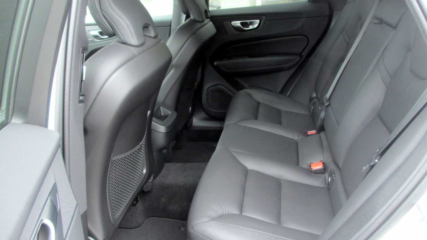 Volvo  B4 D AWD Plus Dark +ACC+BLIS+STHZ+LHZ+HK+DW