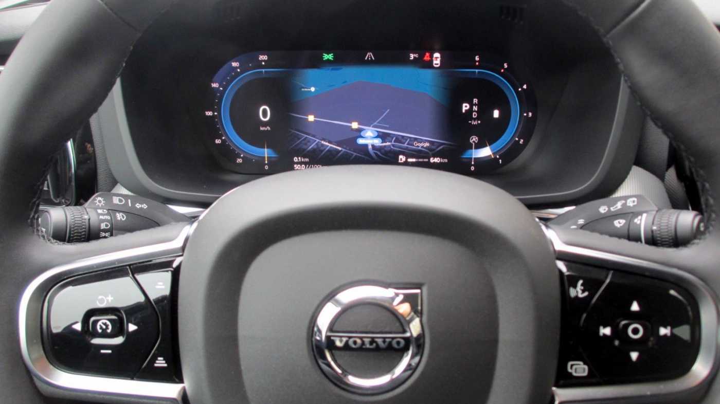 Volvo  B4 D AWD Plus Dark +ACC+BLIS+STHZ+LHZ+HK+DW