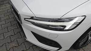 Volvo  B4 FWD Core +ACC+BLIS+H/K+LEDER+E-Sitze+LHZ+