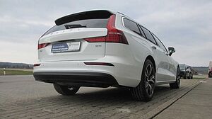 Volvo  B4 FWD Core +ACC+BLIS+H/K+LEDER+E-Sitze+LHZ+