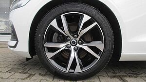 Volvo  B4 FWD Core +ACC+BLIS+H/K+LEDER+E-Sitze+LHZ+