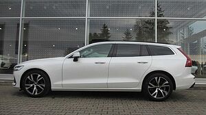 Volvo  B4 FWD Core +ACC+BLIS+H/K+LEDER+E-Sitze+LHZ+