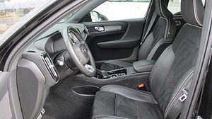 Volvo  B4 AWD R-Design +LED+ESITZ+ACC+BLIS+RFK+20'