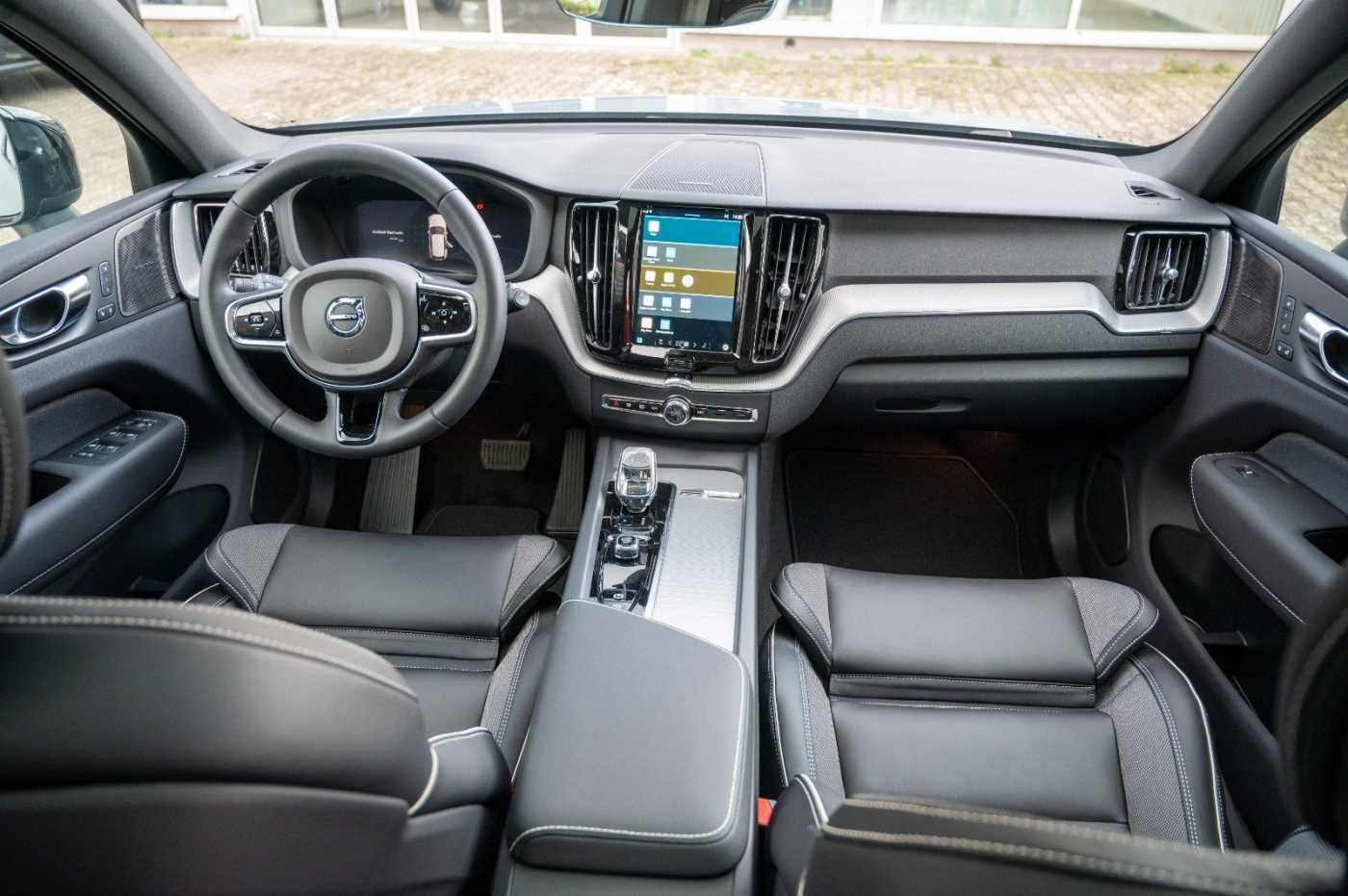 Volvo  T8 AWD Plus Dark