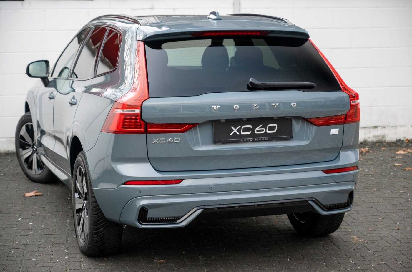 Volvo  T8 AWD Plus Dark