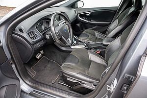 Volvo  T5 Momentum R-Design