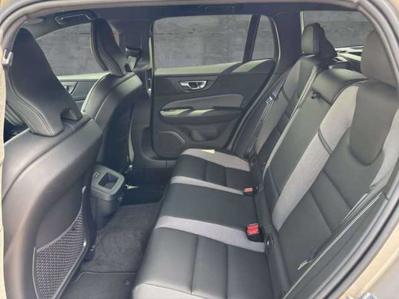 Volvo  B4 Benzin Plus Dark Klima Rückfahrkamera