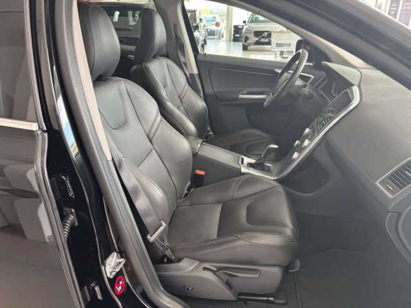 Volvo  D3 DPF 2WD Summum Klima Leder Einparkhilfe