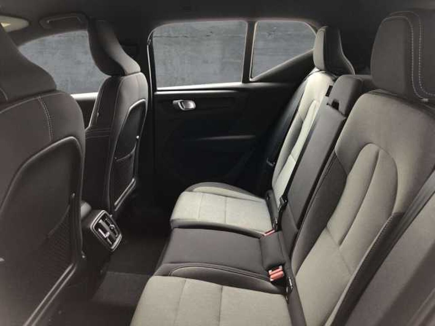 Volvo  B4 2WD Plus Bright (EURO 6d) Klima Rückfahrkamera