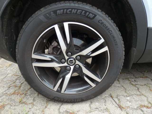 Volvo  B4 2WD Plus Dark (EURO 6d) Klima Navi
