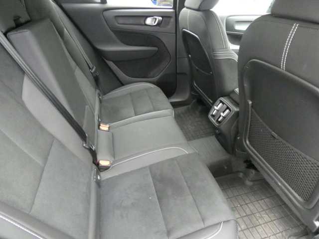 Volvo  B4 2WD Plus Dark (EURO 6d) Klima Navi