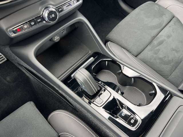 Volvo  T3 R Design Geartronic/KeyLess/ACC/DAB+