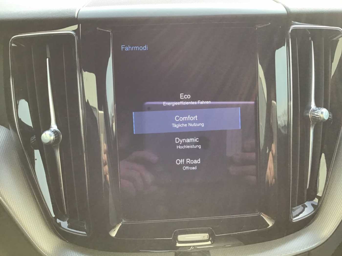 Volvo  B4 (Diesel) R-Design AWD 360° Cam AHK