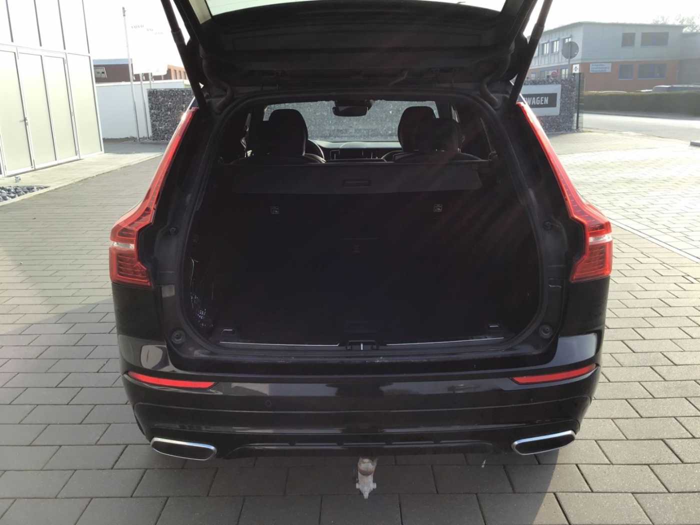 Volvo  B4 (Diesel) R-Design AWD 360° Cam AHK