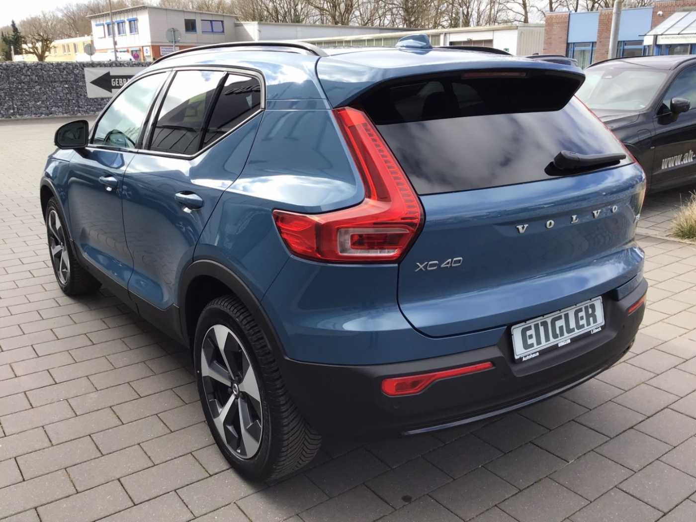 Volvo  B3 (Benzin) Plus Dark Keyless Navi Cam