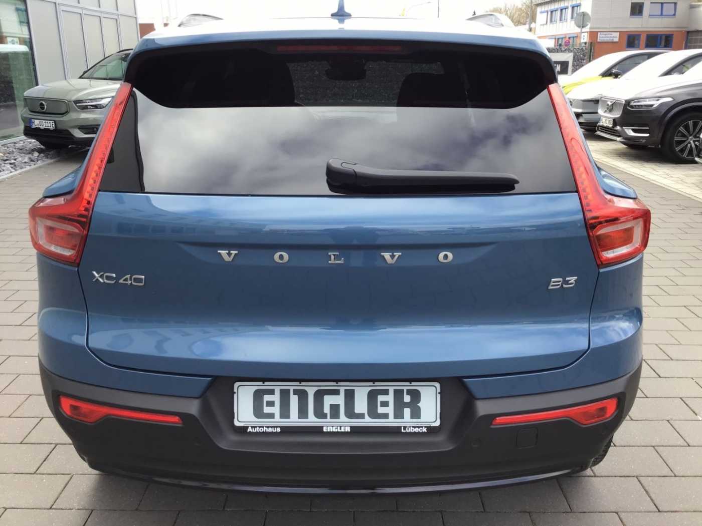 Volvo  B3 (Benzin) Plus Dark Keyless Navi Cam