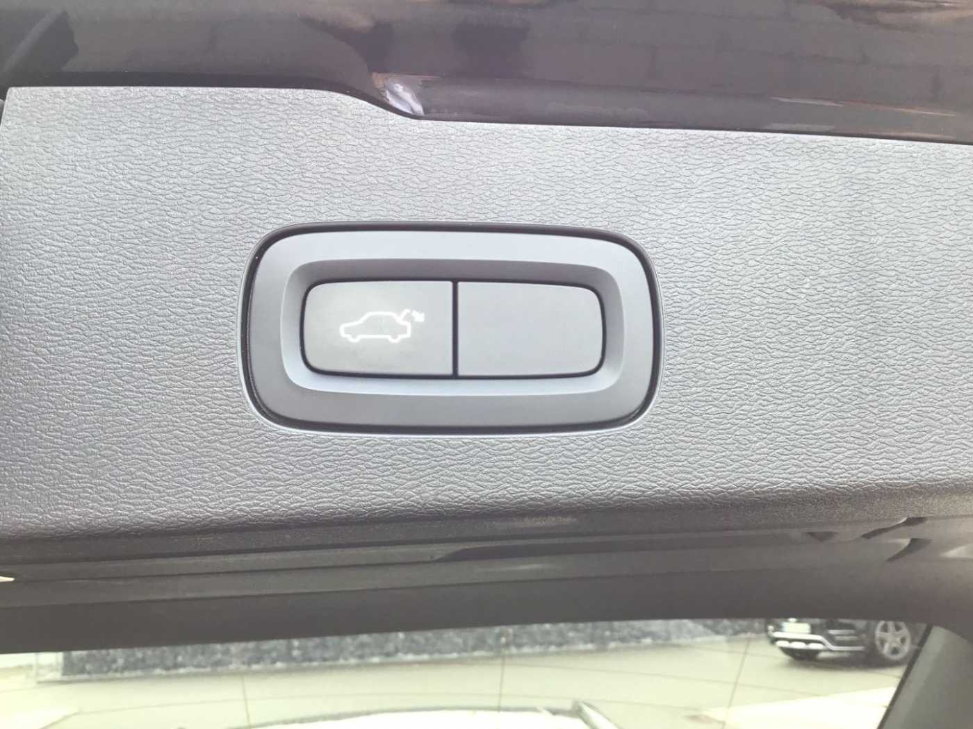 Volvo  T8 R-Design AWD PanoDach Stdhzg. HUD Cam
