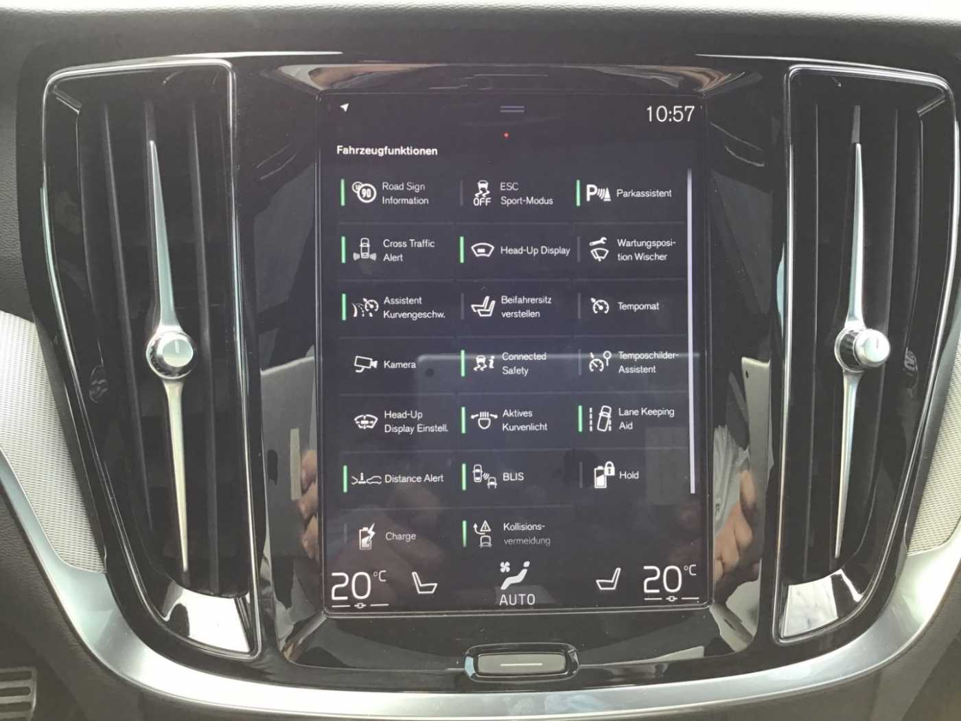 Volvo  T8 R-Design AWD PanoDach Stdhzg. HUD Cam