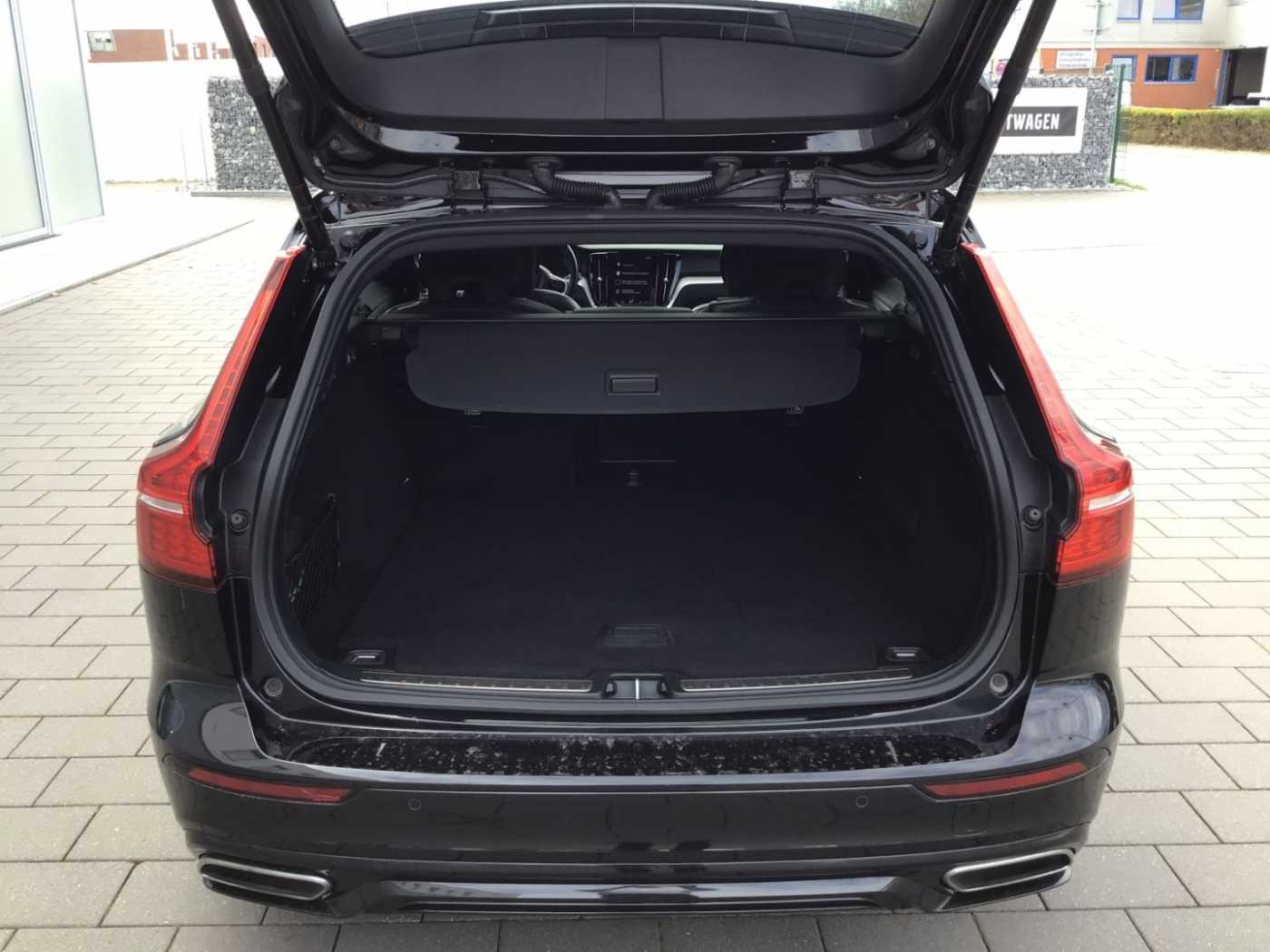 Volvo  T8 R-Design AWD PanoDach Stdhzg. HUD Cam