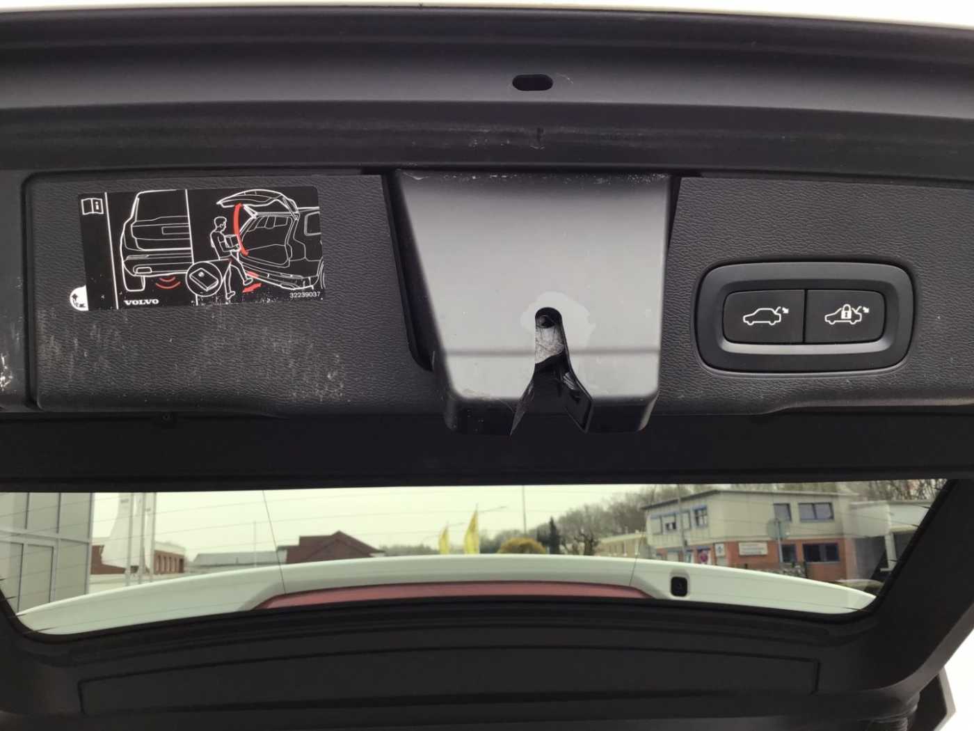 Volvo  B4 (Benzin) Inscription PanoDach Cam Navi