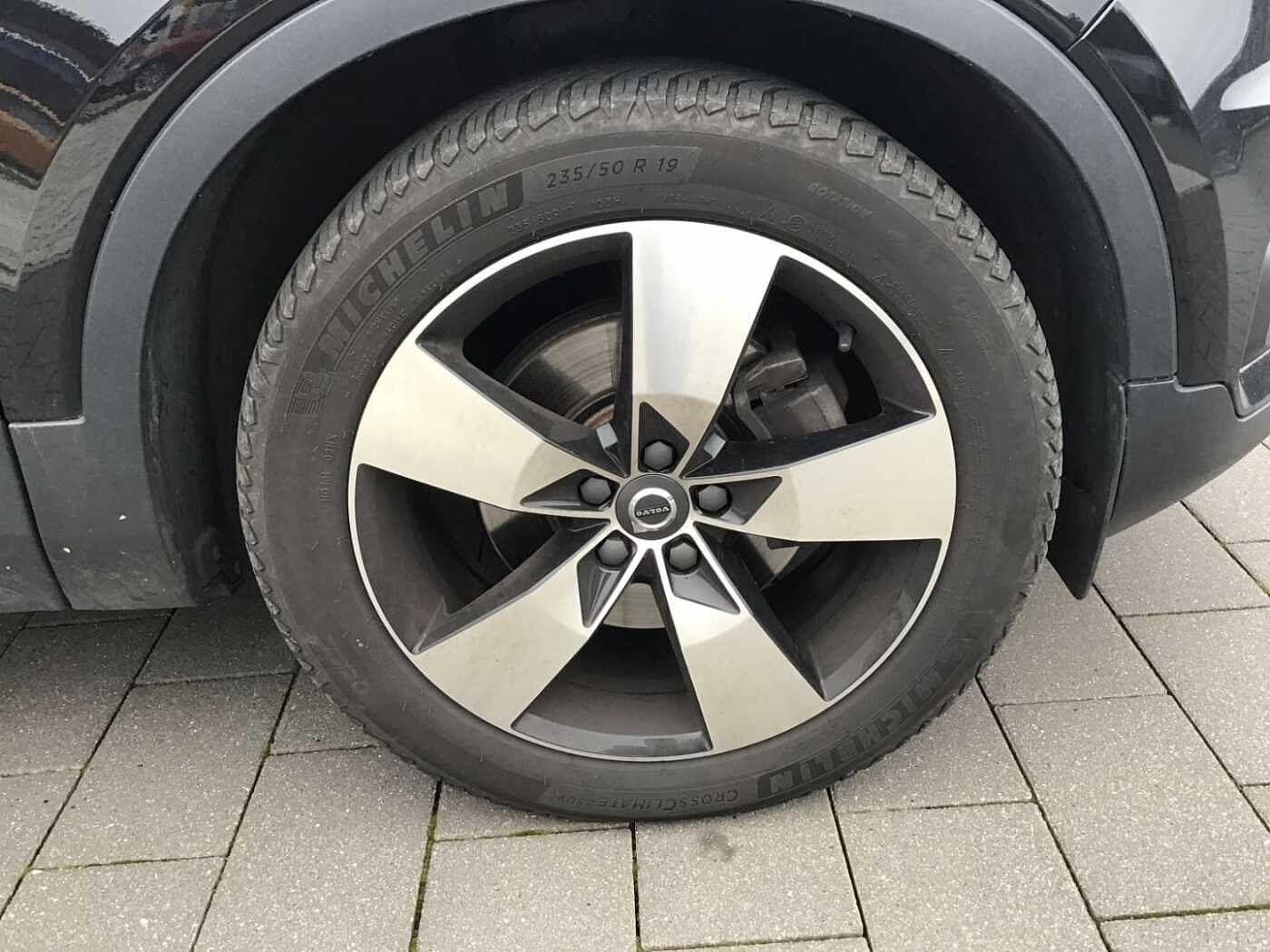 Volvo  D4 Momentum AWD Navi Cam Klima