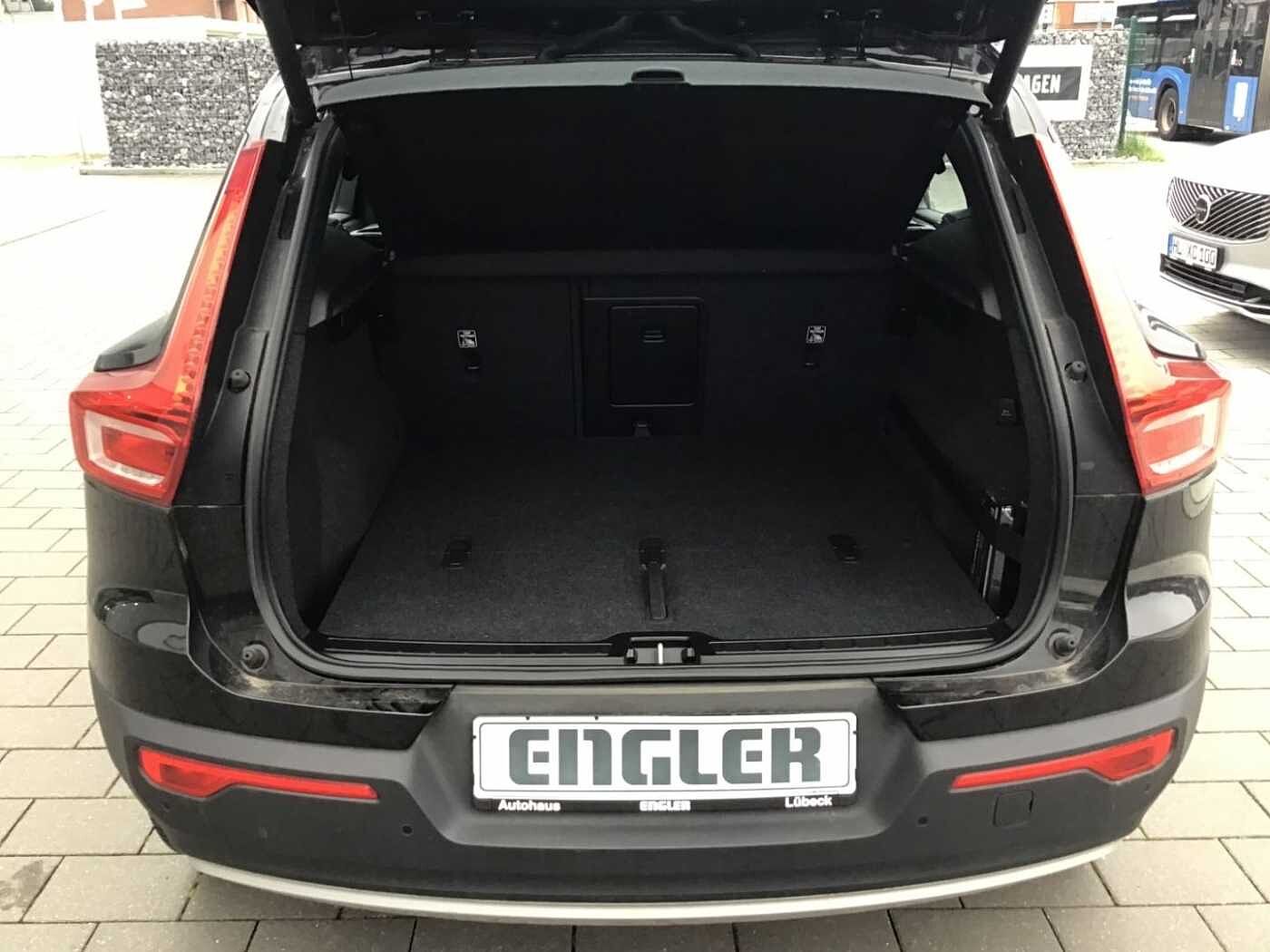 Volvo  D4 Momentum AWD Navi Cam Klima
