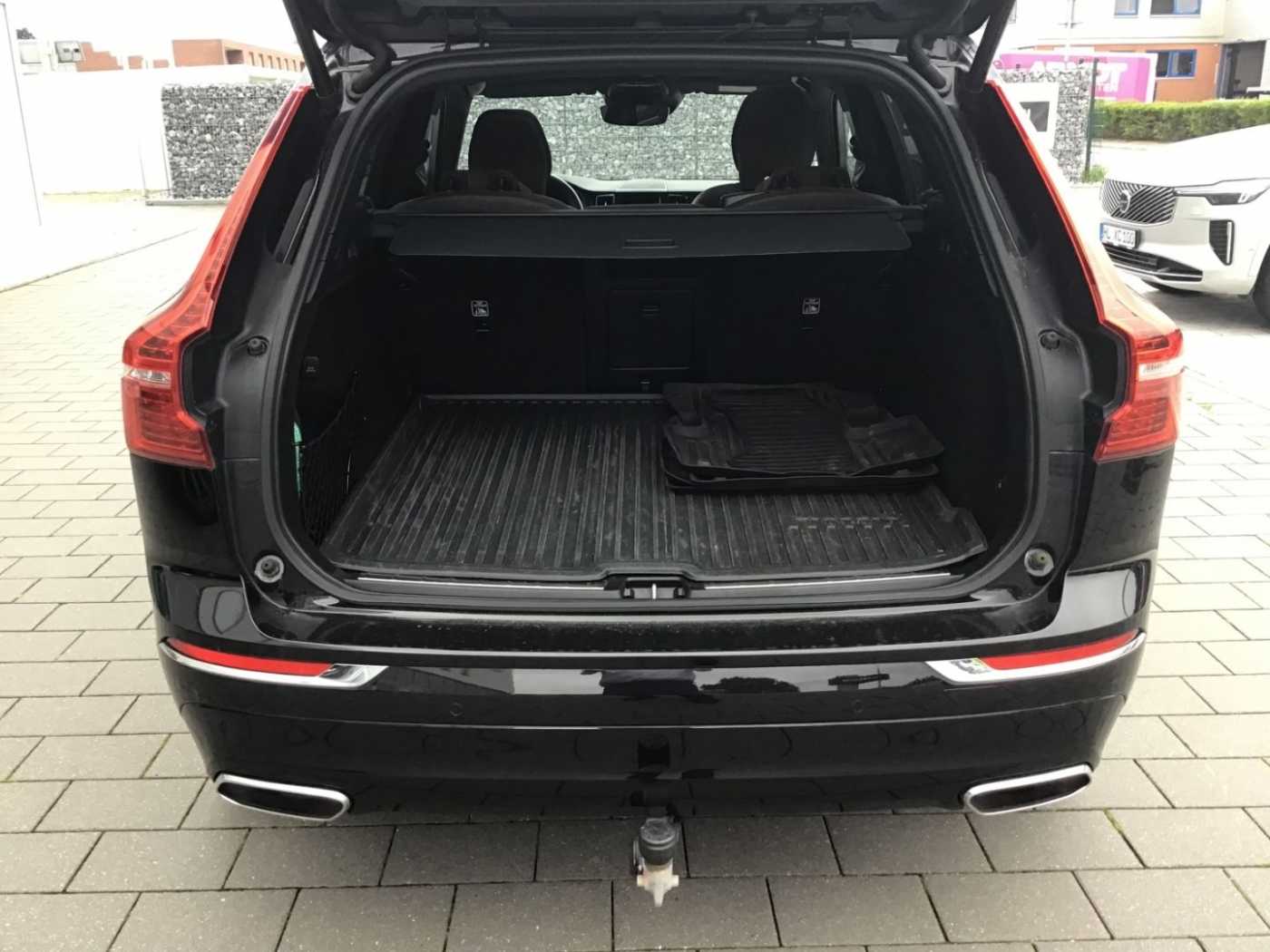 Volvo  B4 (Diesel) Inscription AWD PanoDach Cam