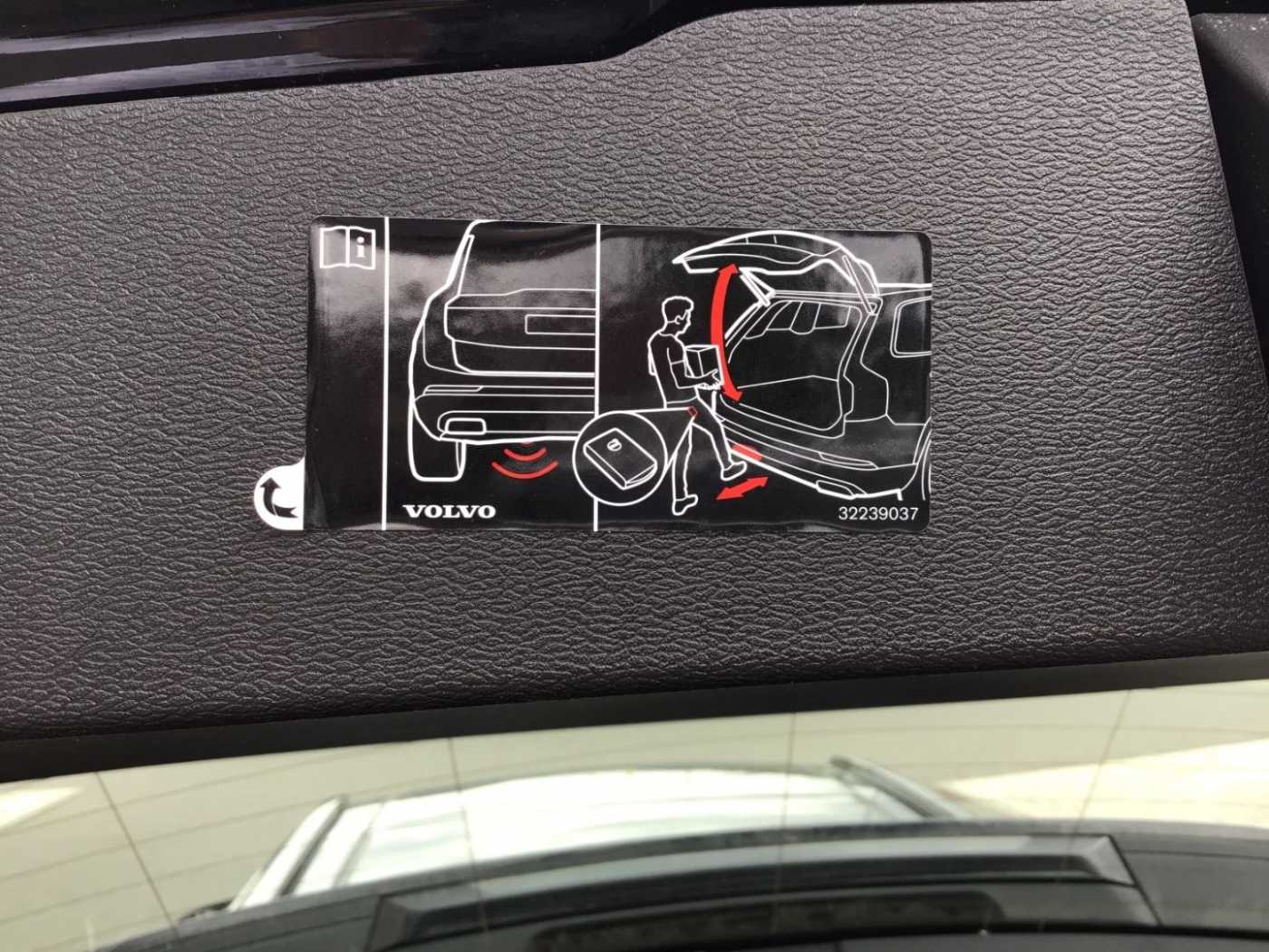 Volvo  T6 Plus Dark AWD PanoDach Cam