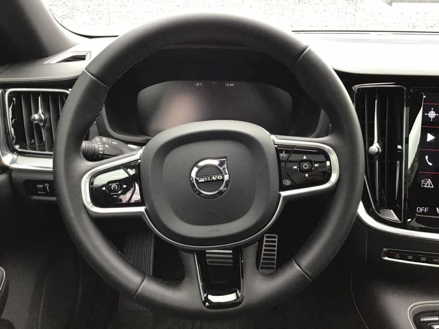 Volvo  T6 Plus Dark AWD PanoDach Cam