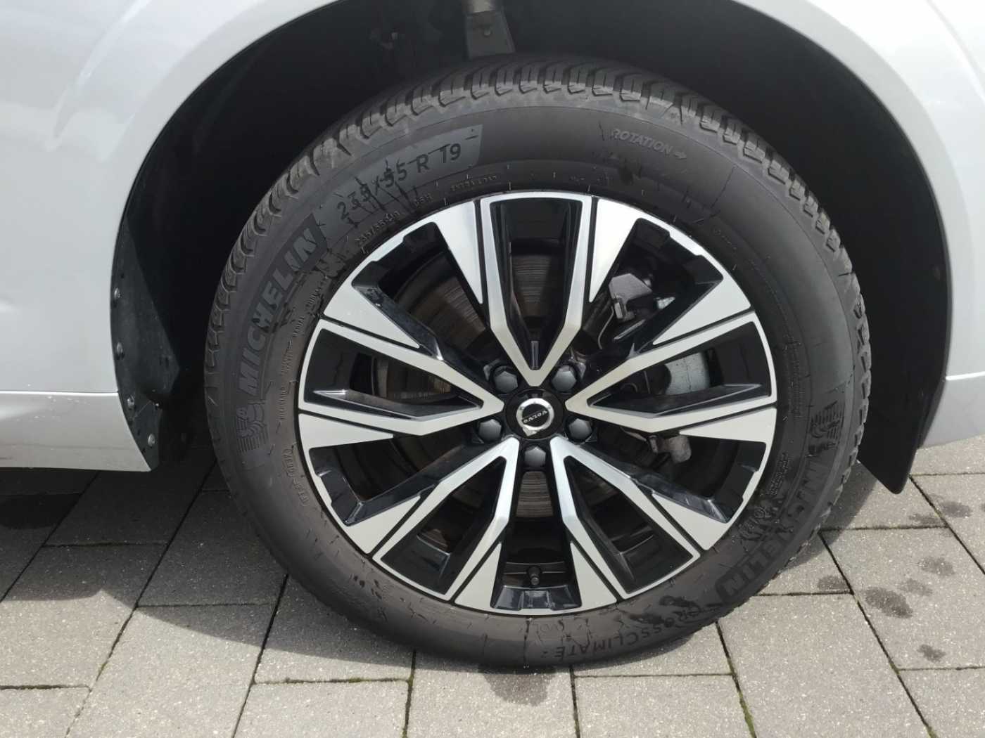 Volvo  B4 (Benzin) Plus Dark PanoDach Leder Cam