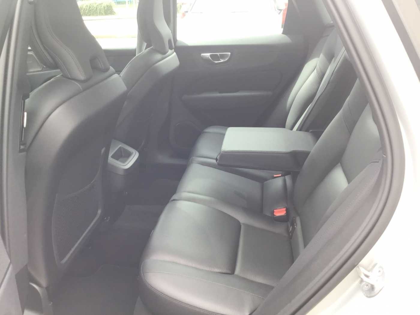Volvo  B4 (Benzin) Plus Dark PanoDach Leder Cam