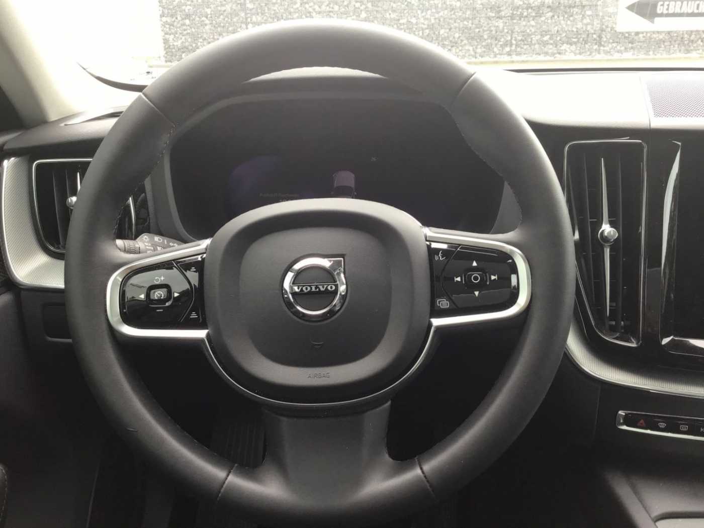 Volvo  B4 (Benzin) Plus Dark PanoDach Leder Cam