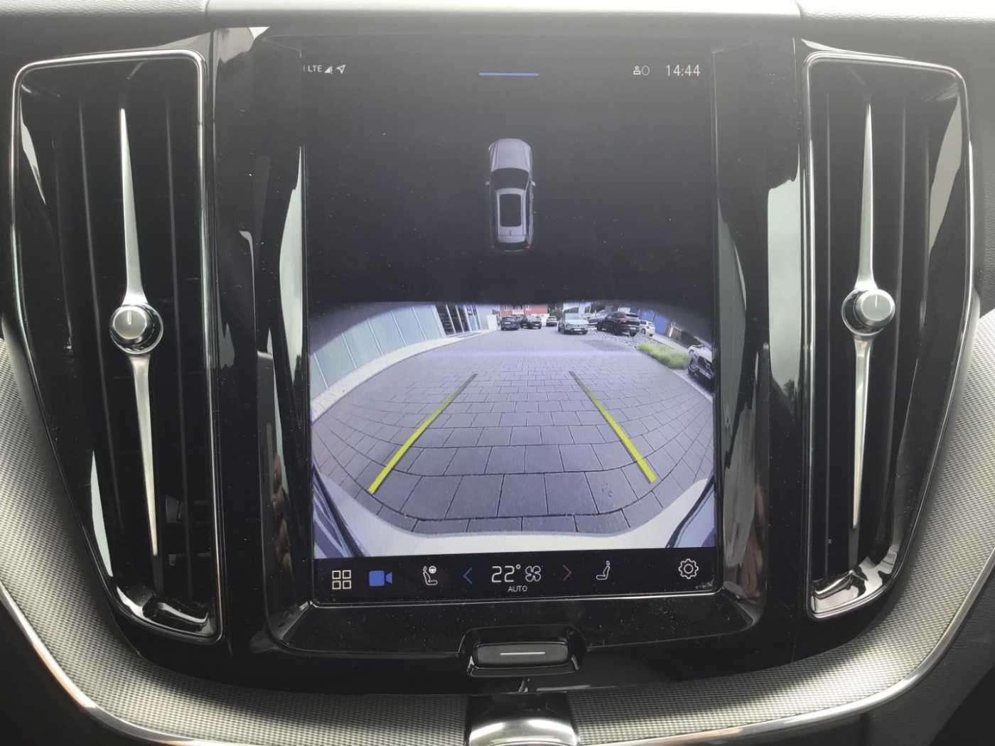 Volvo  B4 (Benzin) Plus Dark PanoDach Leder Cam