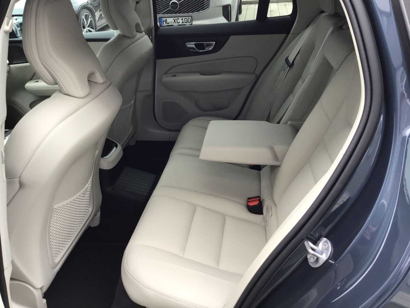 Volvo  T6 Plus Dark AWD Stdhzg. Licht-Paket