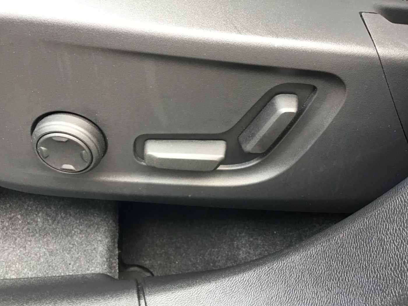 Volvo  B4 Plus Dark Harman-Kardon  WSS beheizt