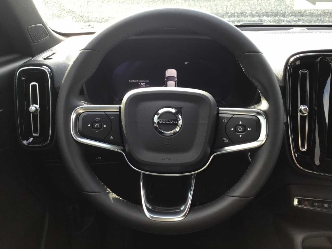 Volvo  B4 Plus Dark Harman-Kardon  WSS beheizt