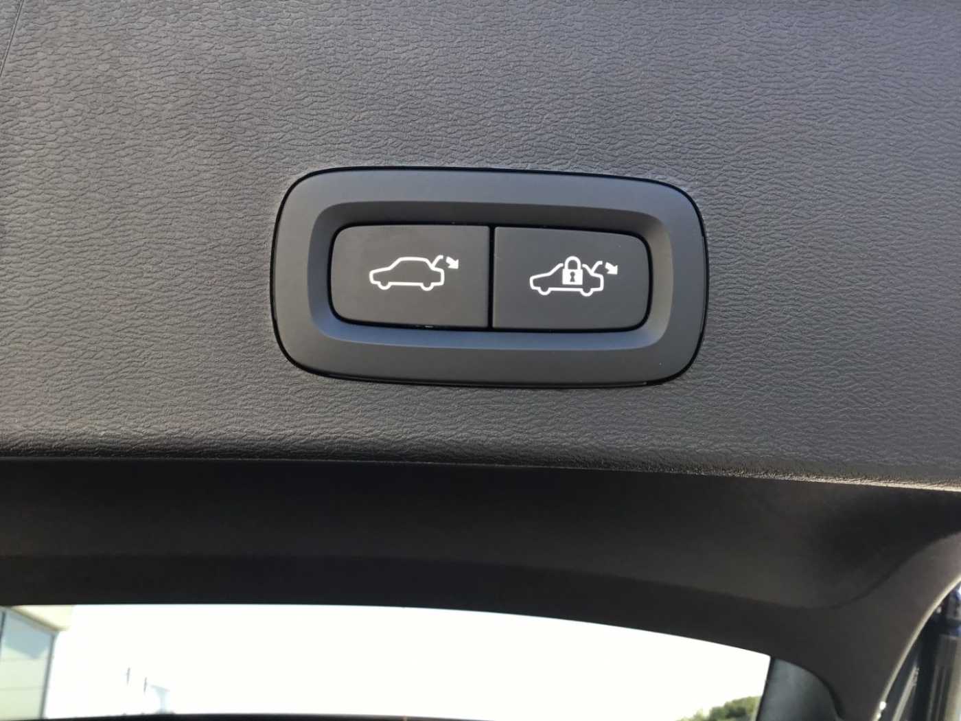 Volvo  T4 Plus Bright Recharge Navi Nebel