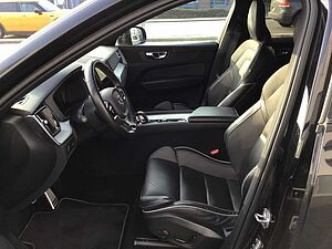 Volvo  B4 (Diesel) R-Design AWD 360° Cam AHK