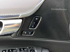 Volvo  B4 (Diesel) Plus Dark PanoDach Cam Leder