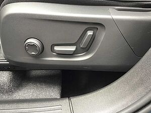 Volvo  B3 (Benzin) Plus Dark Keyless Navi Cam