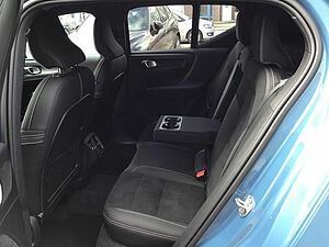 Volvo  B3 (Benzin) Plus Dark Keyless Navi Cam