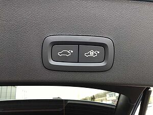 Volvo  B3 (Benzin) Plus Dark Keyless Navi Cam